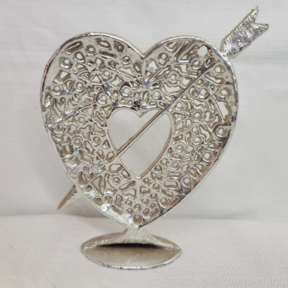 3/$20🖤 Heart arrow earring holder silver colored metal